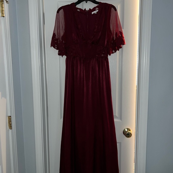 Red formal gown - Picture 4 of 8